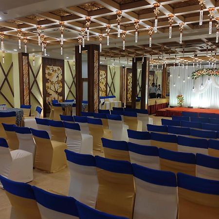Prime Land Hotel Varanasi Bagian luar foto