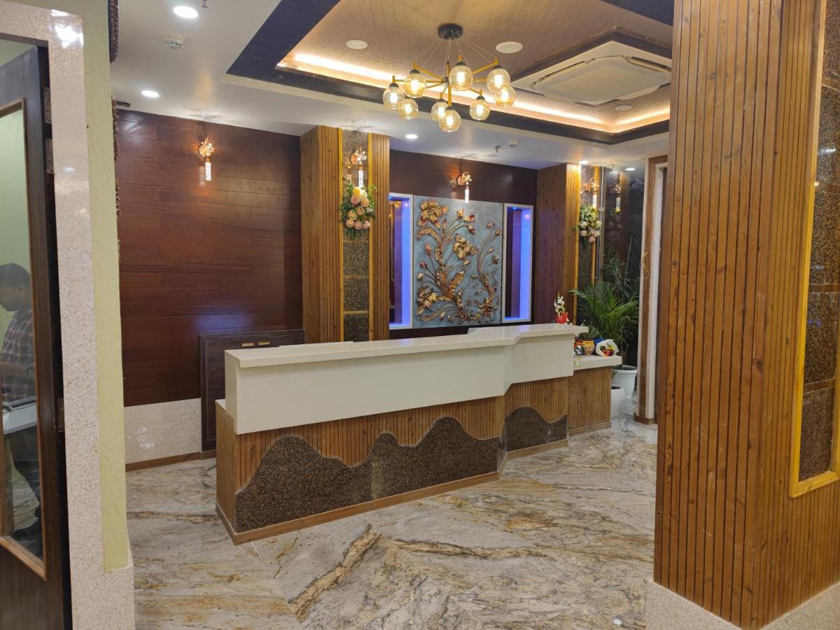 Prime Land Hotel Varanasi Bagian luar foto
