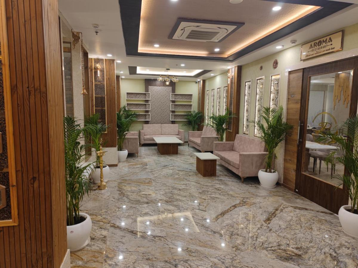 Prime Land Hotel Varanasi Bagian luar foto