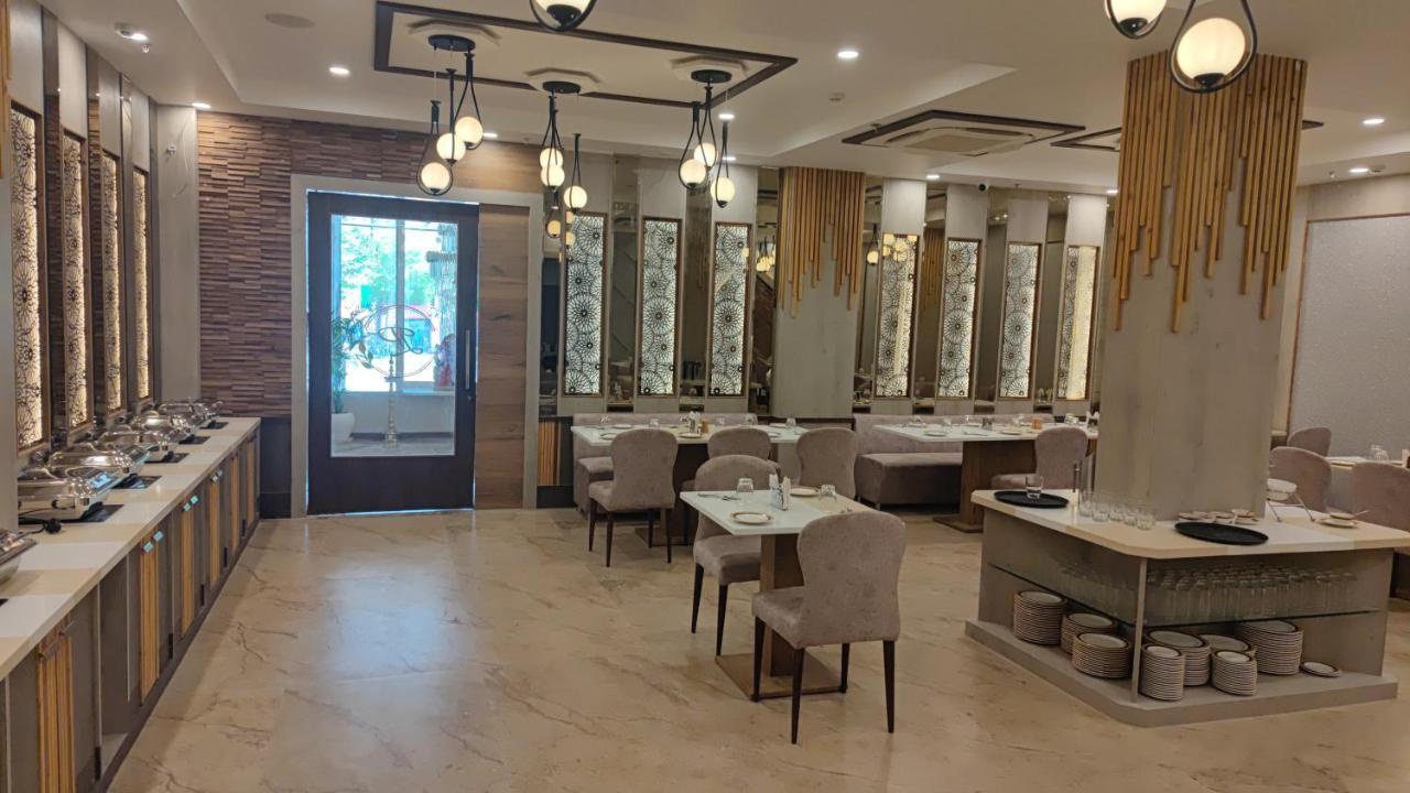 Prime Land Hotel Varanasi Bagian luar foto