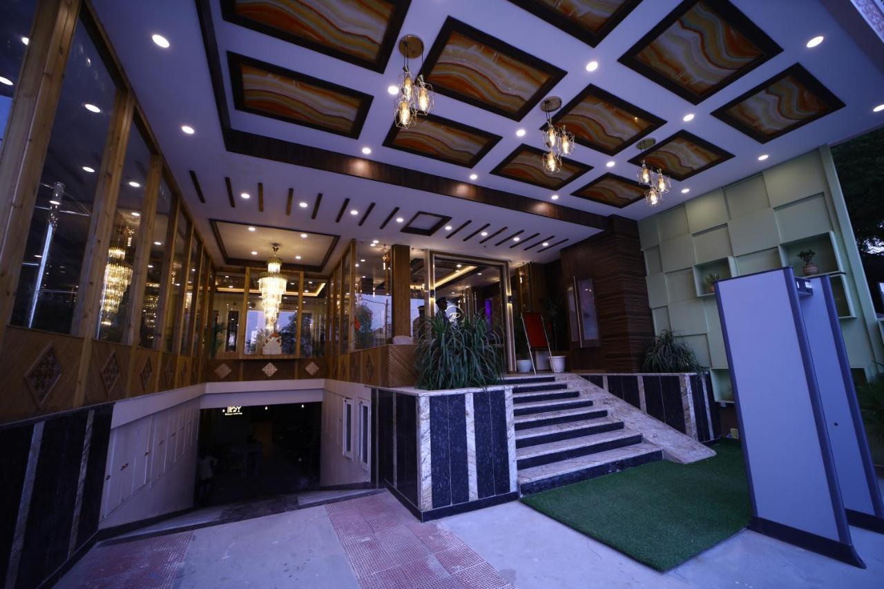 Prime Land Hotel Varanasi Bagian luar foto