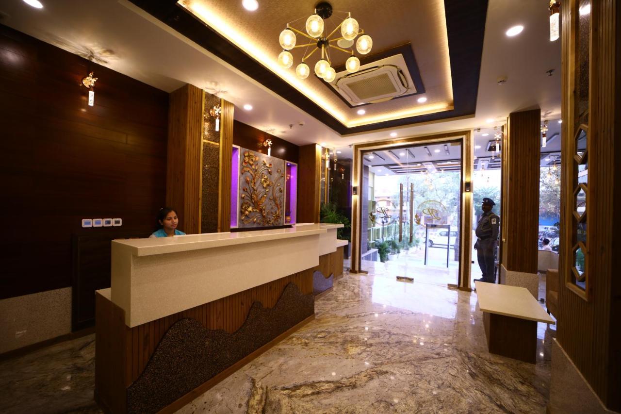 Prime Land Hotel Varanasi Bagian luar foto