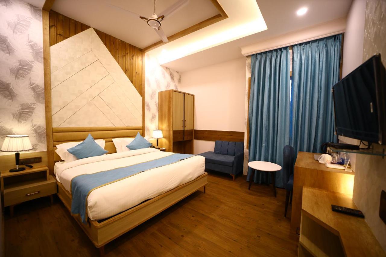 Prime Land Hotel Varanasi Bagian luar foto