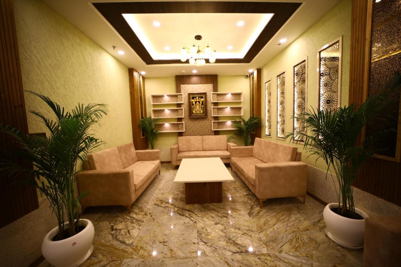 Prime Land Hotel Varanasi Bagian luar foto