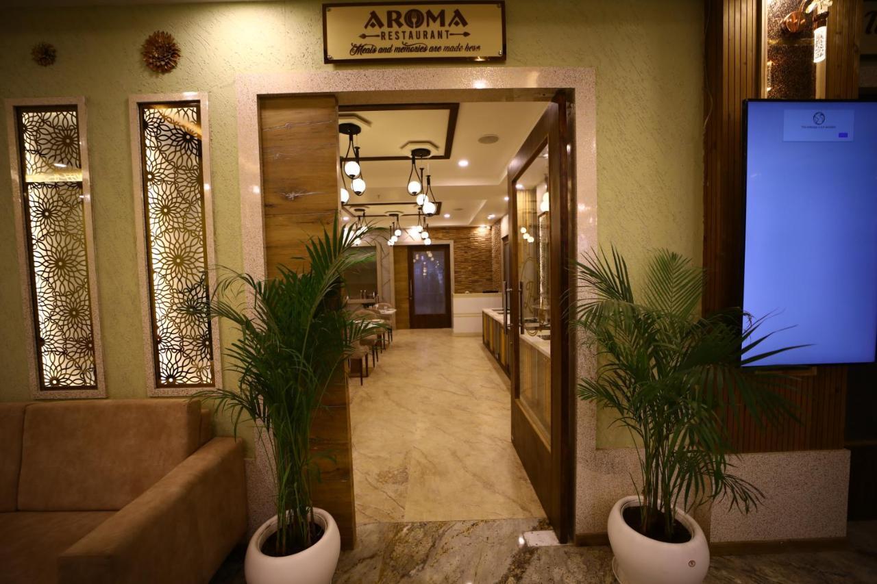 Prime Land Hotel Varanasi Bagian luar foto
