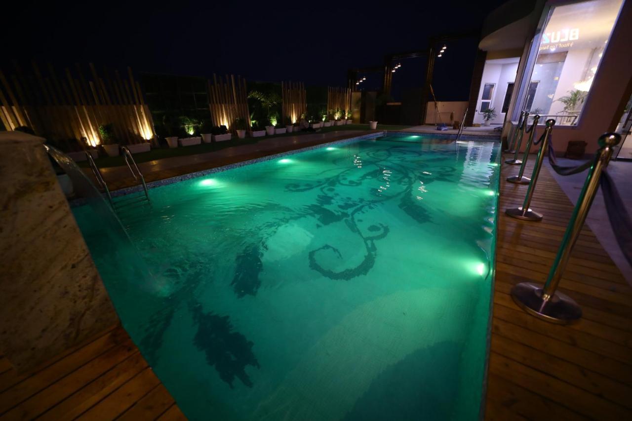 Prime Land Hotel Varanasi Bagian luar foto