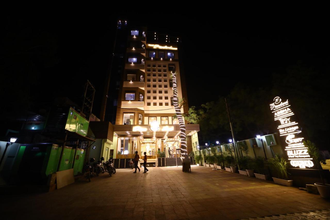 Prime Land Hotel Varanasi Bagian luar foto