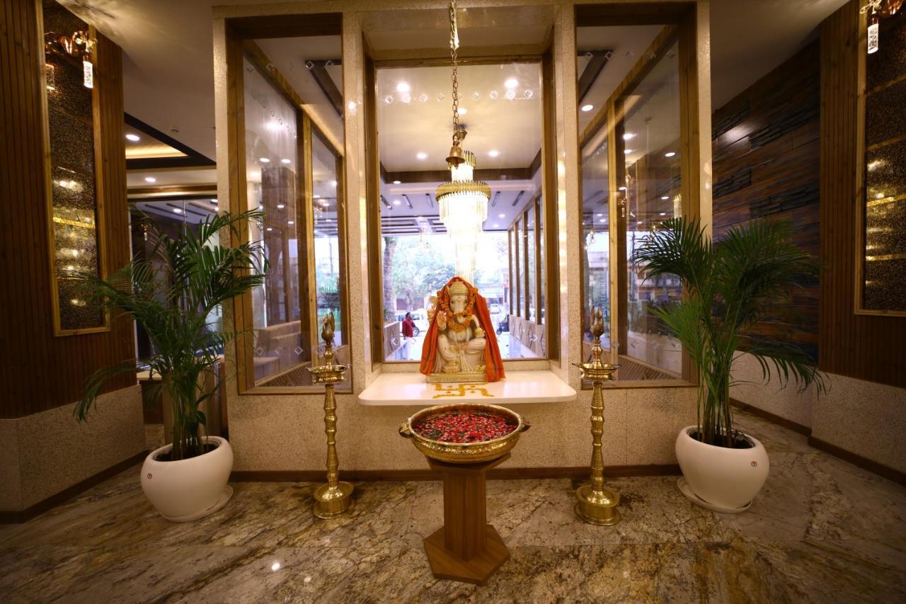 Prime Land Hotel Varanasi Bagian luar foto