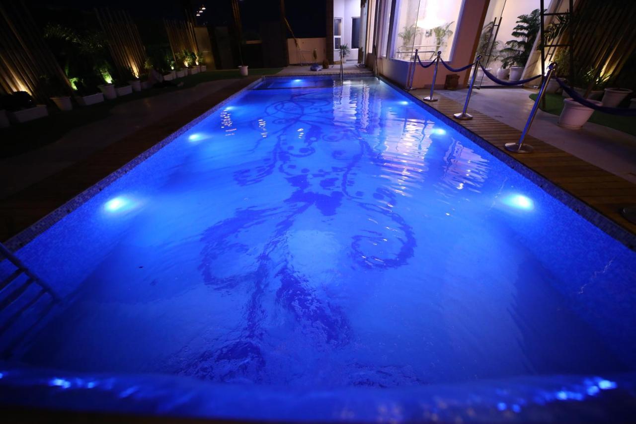 Prime Land Hotel Varanasi Bagian luar foto