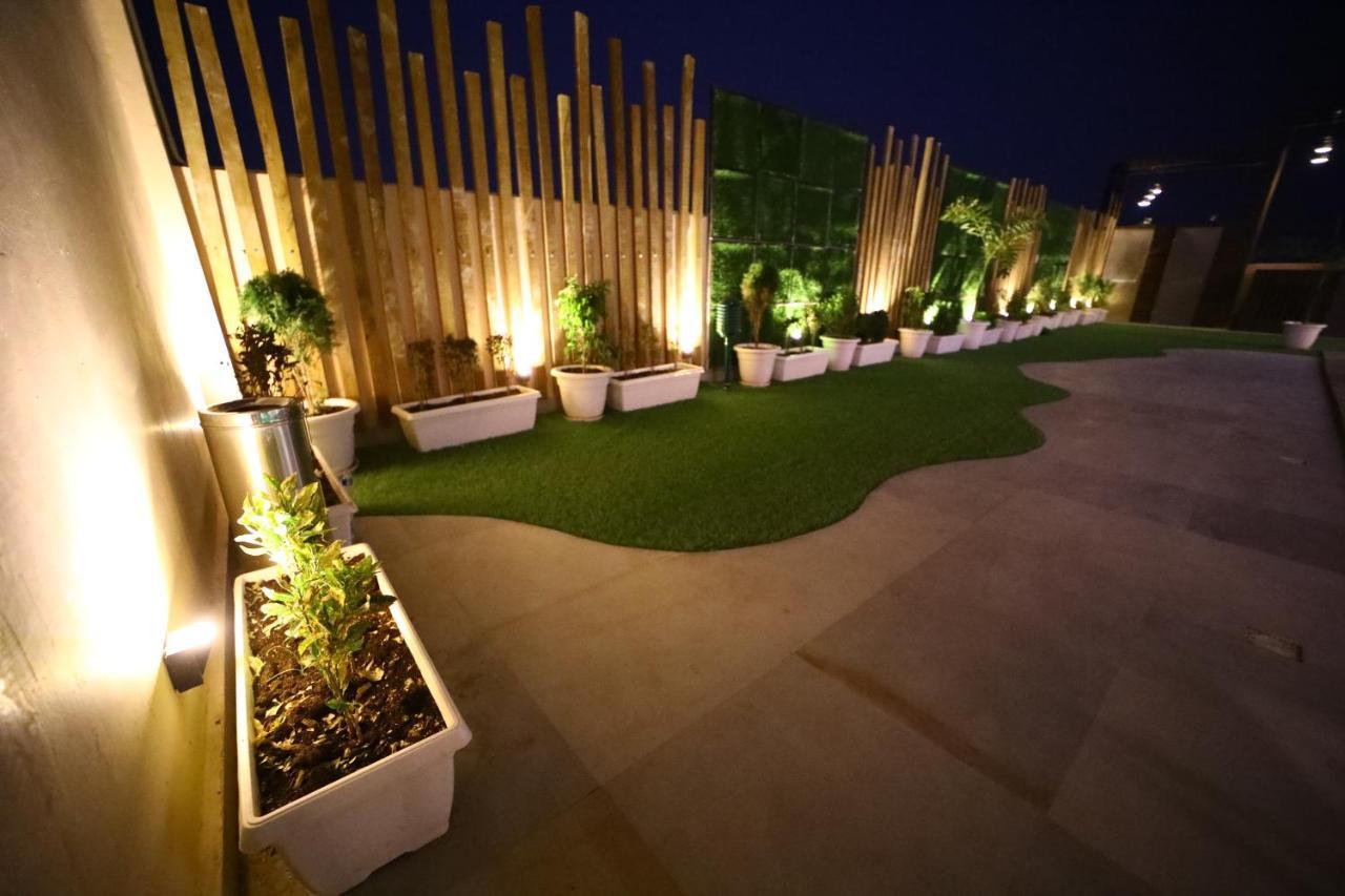 Prime Land Hotel Varanasi Bagian luar foto