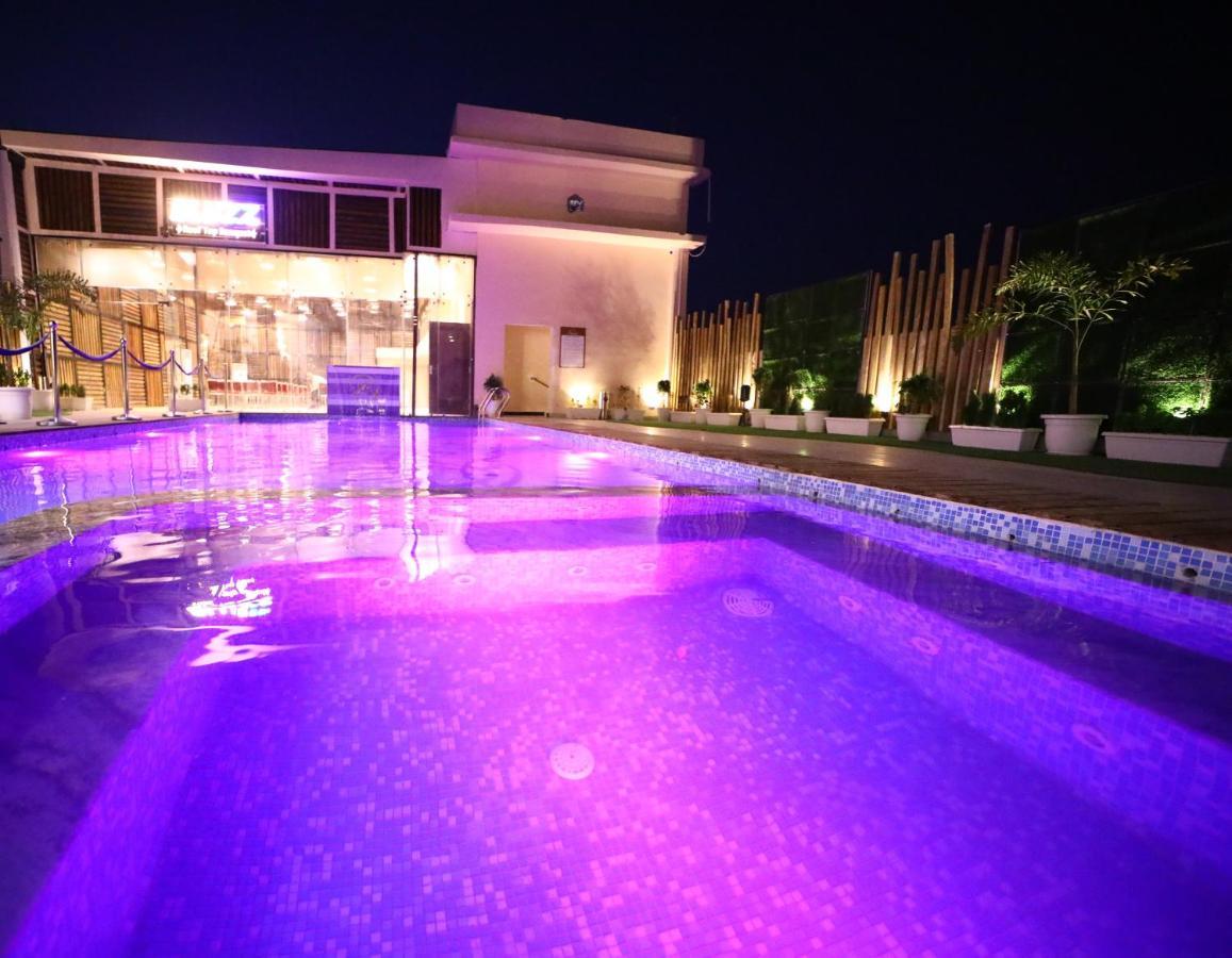 Prime Land Hotel Varanasi Bagian luar foto