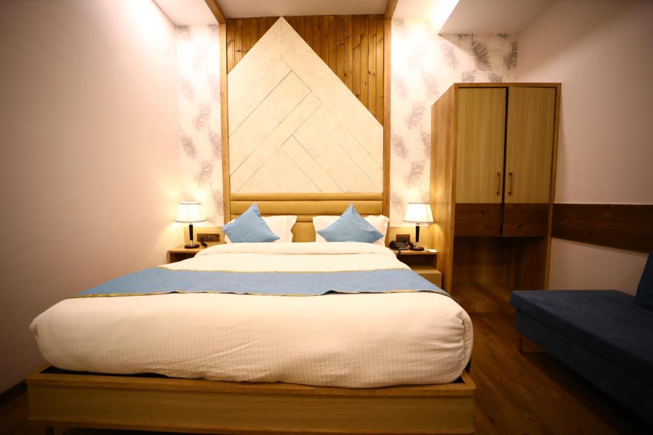 Prime Land Hotel Varanasi Bagian luar foto