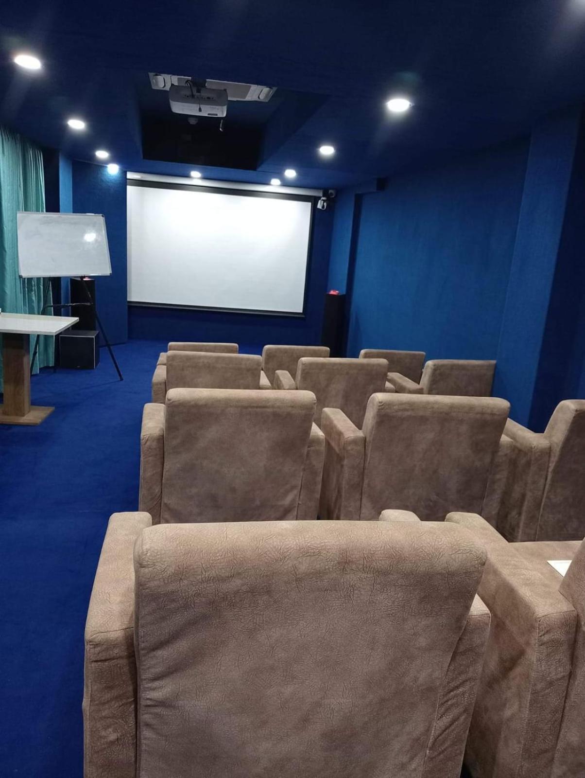 Prime Land Hotel Varanasi Bagian luar foto