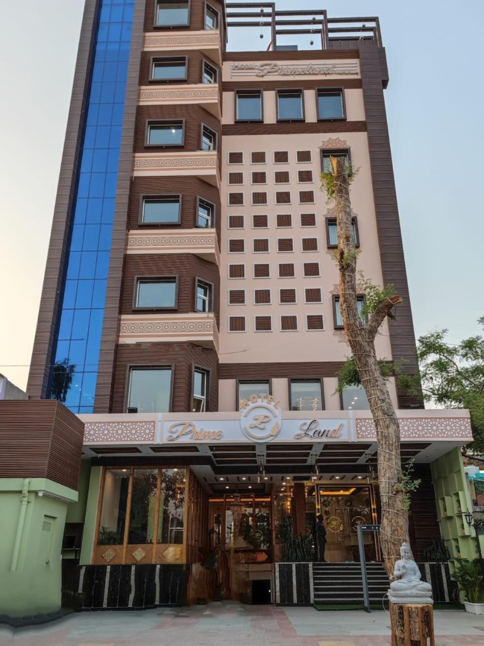 Prime Land Hotel Varanasi Bagian luar foto