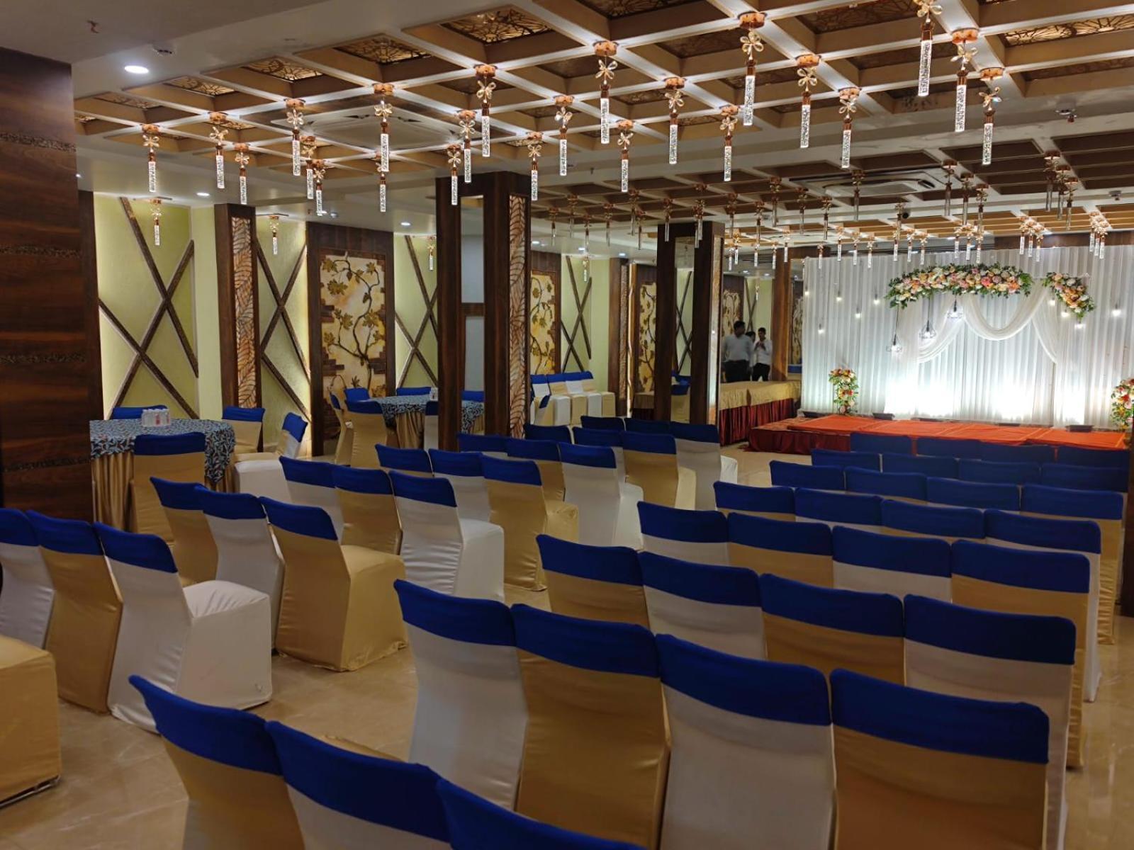 Prime Land Hotel Varanasi Bagian luar foto