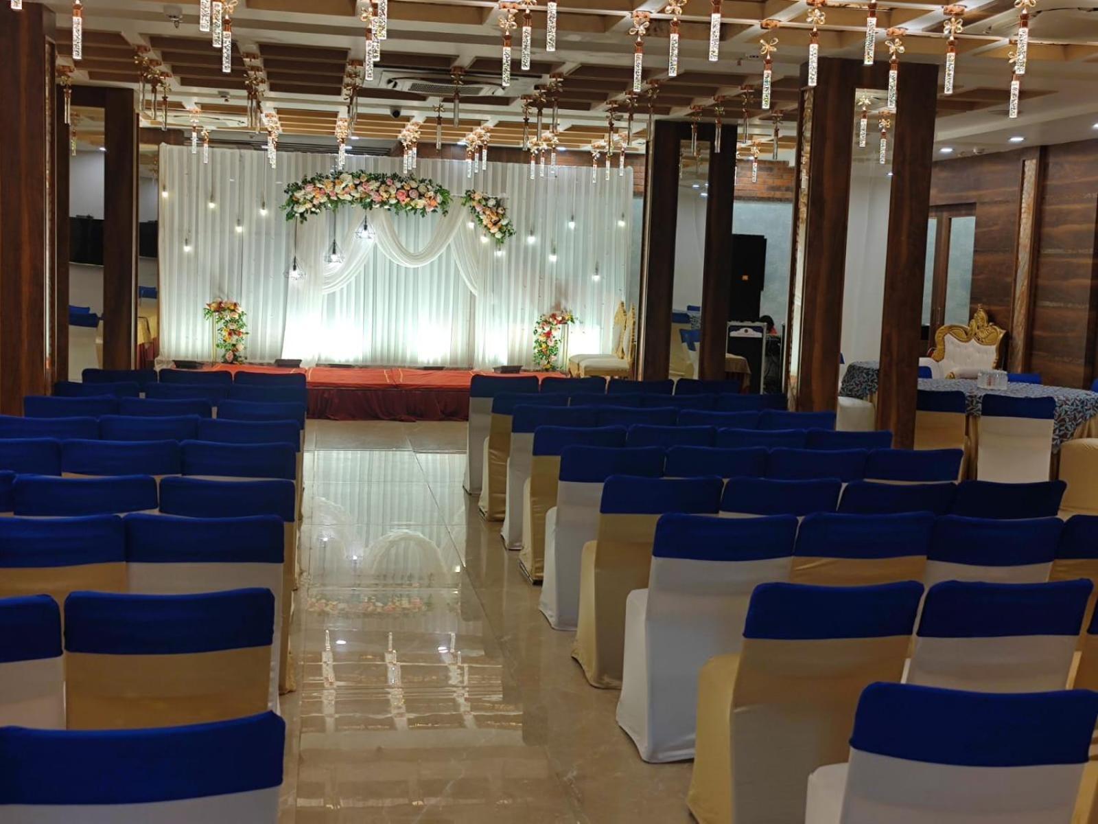 Prime Land Hotel Varanasi Bagian luar foto
