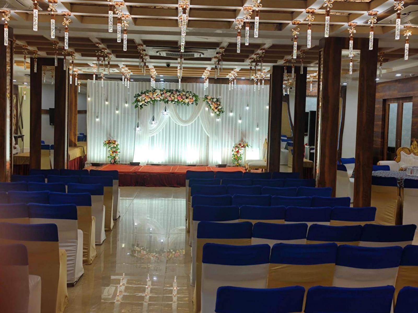 Prime Land Hotel Varanasi Bagian luar foto