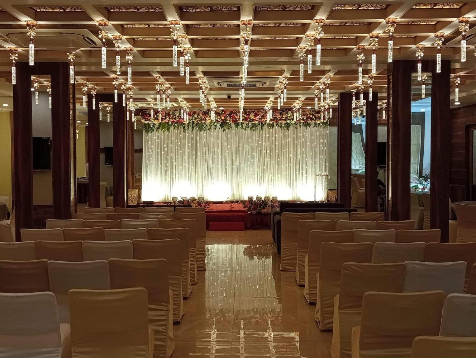 Prime Land Hotel Varanasi Bagian luar foto