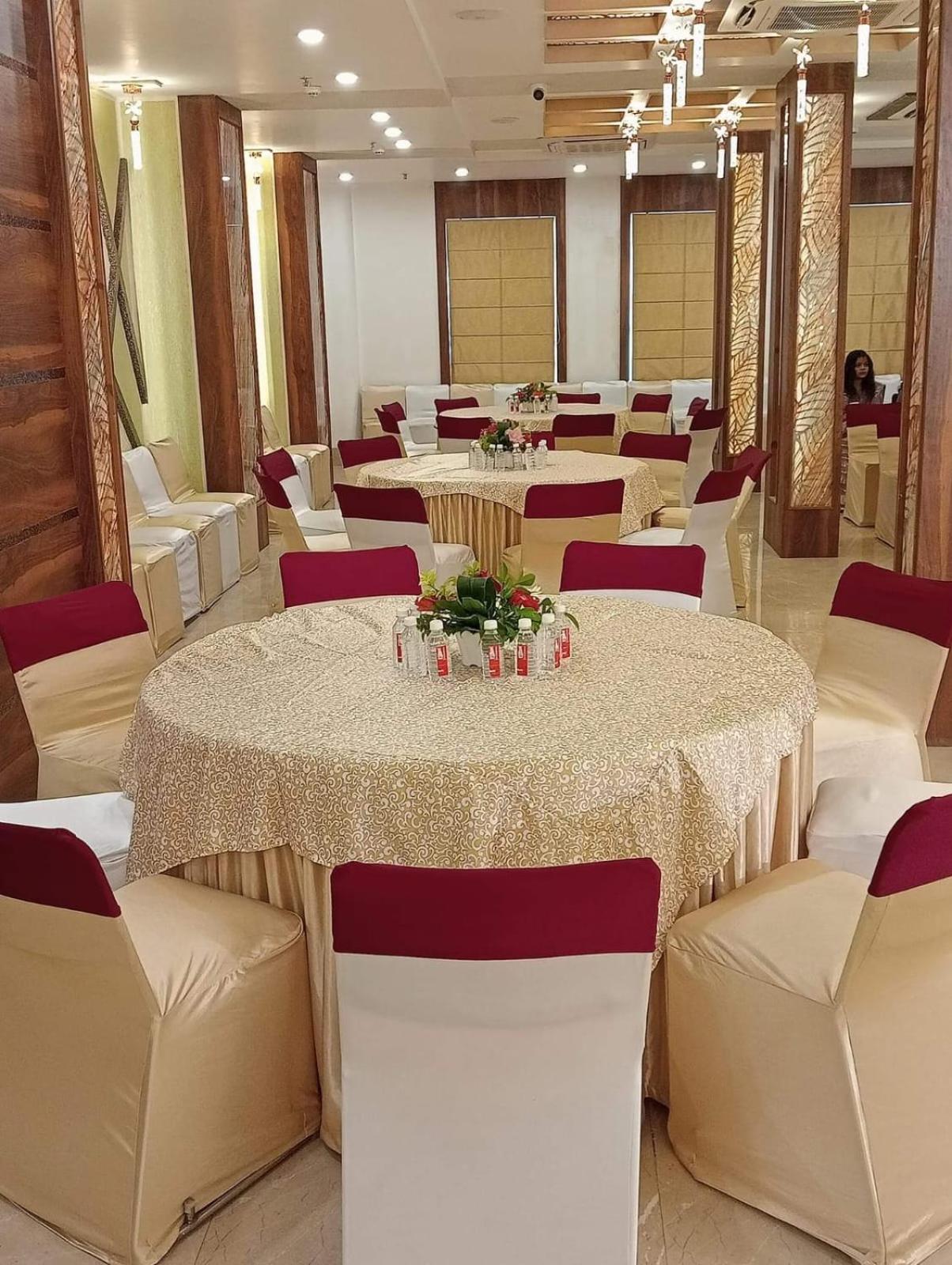 Prime Land Hotel Varanasi Bagian luar foto